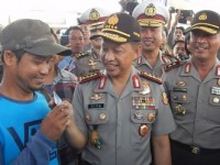 Kapolri dan Koorlantas Bagi SIM dan Helm Gratis