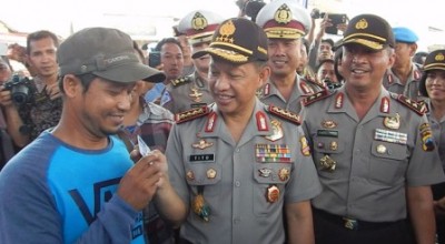 Kapolri dan Koorlantas Bagi SIM dan Helm Gratis