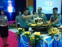 Puncak Acara Syukuran HUT Lalu Lintas ke 61, Kapolda Jawa Timur Potong Tumpeng