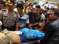 Kapolres Sumenep Ikut Evakuasi Sopir  Bus Kalisari Nyeruduk Pohon Asam